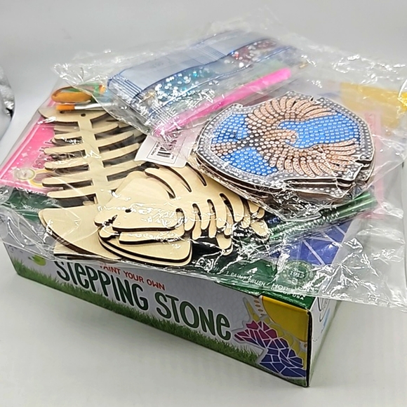 3 Piece lot kids craft activity kits NWT - Picture 2 of 8